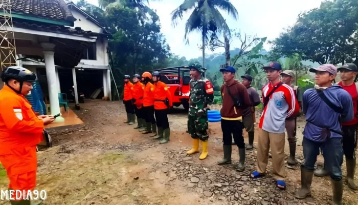 Tanggamus Menyaksikan Tragedi: Longsor di Ulu Belu, Ayah Selamat, Anak Tertimbun, Tim SAR Beraksi