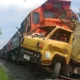 Truk Engkel Tabrak Kereta Babaranjang di Perlintasan Merak Batin Natar