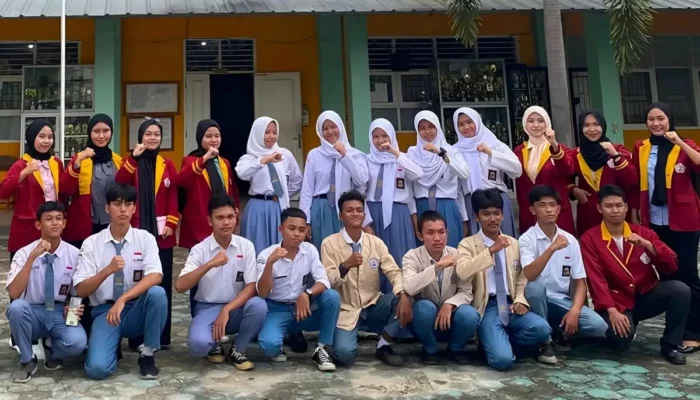 Pelatihan Kesekertariatan dan Kepemimpinan oleh Universitas Teknokrat Indonesia di SMK Trisakti Jaya, Bandar Lampung