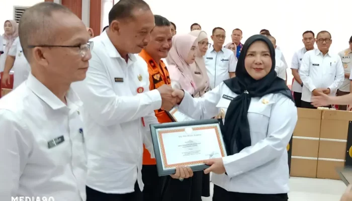 Wali Kota Bandar Lampung Anugerahkan Penghargaan Inovasi Daerah 2023