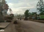 Keluhan Warga Panjang Bandar Lampung: Jalan Rusak dan Licin karena Stockpile Batubara