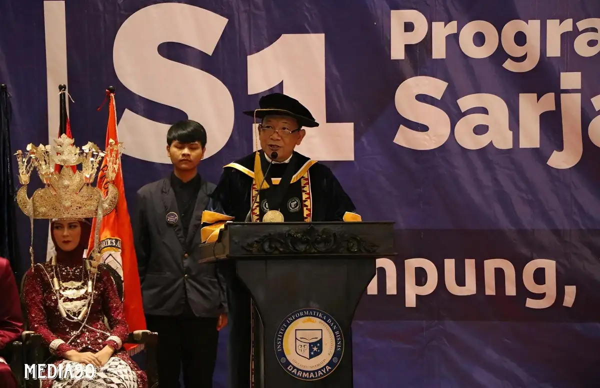 Wisuda ke 37, Rektor Bangga Alumni IIB Darmajaya Bersaing di Pasar Internasional