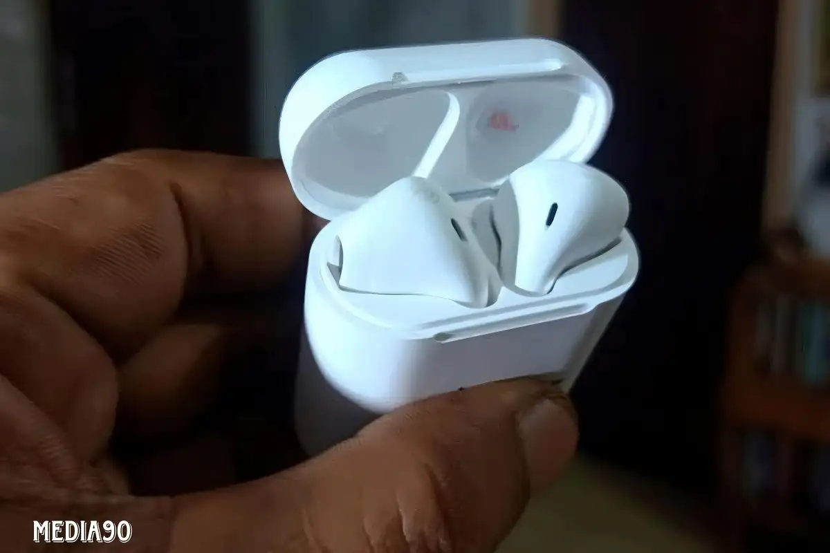 3 Cara mengatasi AirPods yang tidak bisa mengisi daya, bersihkan perangkat secara teratur