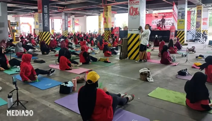 Gelar Enerjik! Alfamart Ajak Konsumen Beraksi dengan Senam Poundfit di Bandar Lampung