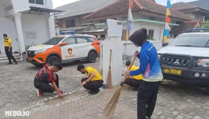 Pamobvit Polda Lampung Adakan Baksos Religi: Bersihkan Rumah Ibadah di Bandar Lampung