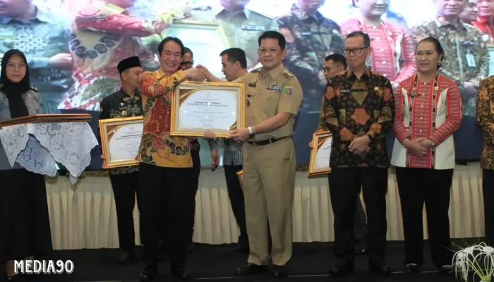 Bupati Tubaba Dianugerahi Penghargaan oleh Kememkumham RI atas Keberhasilan Membina Tiyuh Sadar Hukum