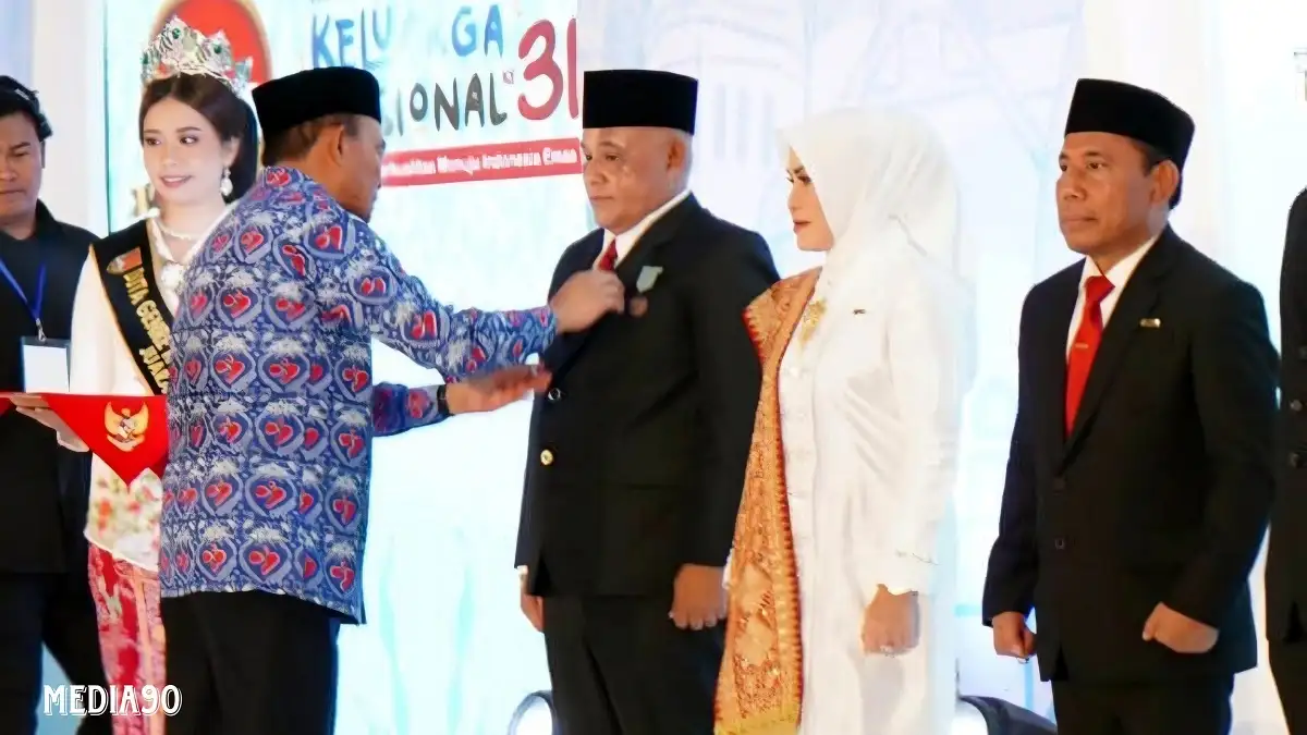 Berhasil Tekan Stunting, Bupati Lampung Selatan dan Istri Terima Penghargaan Satyalancana Wira Karya dari Presiden RI