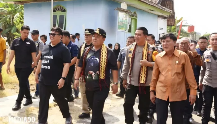 Wakapolda Lampung, Putra Asli Pagar Dewa, dan Gubernur Menebar Benih Ikan di Way Kiri Tubaba