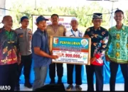 Camat Rawajitu Timur Bagikan BLT Trimester II 2024 kepada Petambak Dipasena di Bumi Sentosa