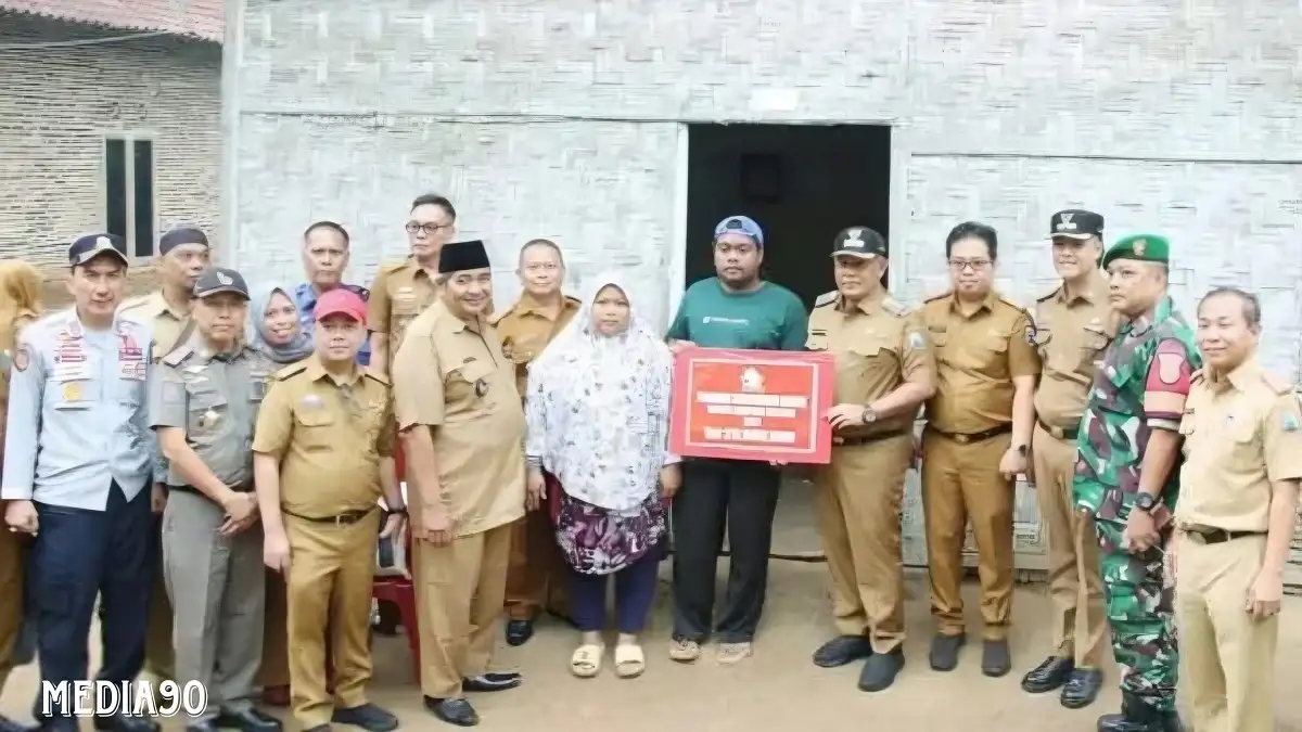 Dinilai Tak Layak Huni, Bupati Lampung Selatan Bedah Tiga Rumah Warga di Karang Anyar Jati Agung