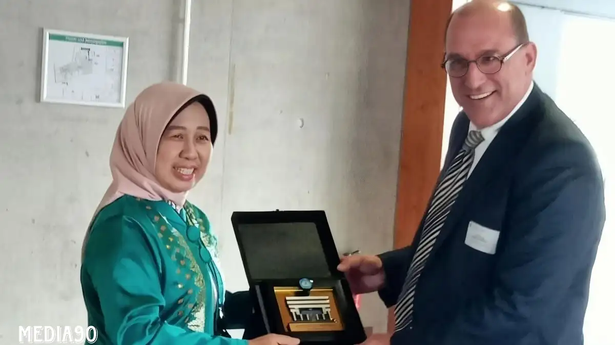 Diundang Kongres Semi Konduktor di Jerman, Unila Bidik Kerjasama Pendidikan Dengan Universitas Stuttgart dan Universitas Ulm