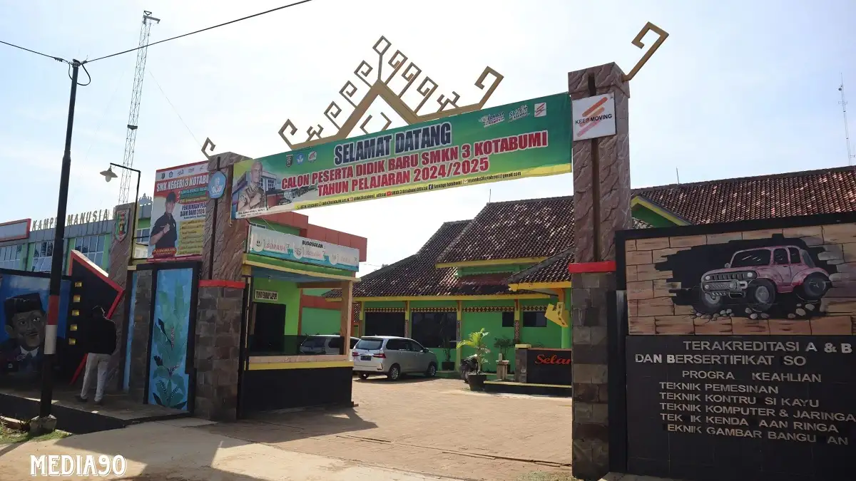 Gunakan REC PLN, SMKN 3 Kotabumi Jadi Inisiator Sekolah Peduli Energi Bersih di Lampung