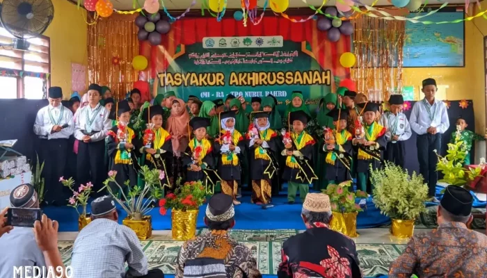 Perpisahan Penuh Haru dan Kemeriahan, YPI Nurul Bahri Bumi Dipasena Agung Rayakan Kelulusan Santri 2023-2024