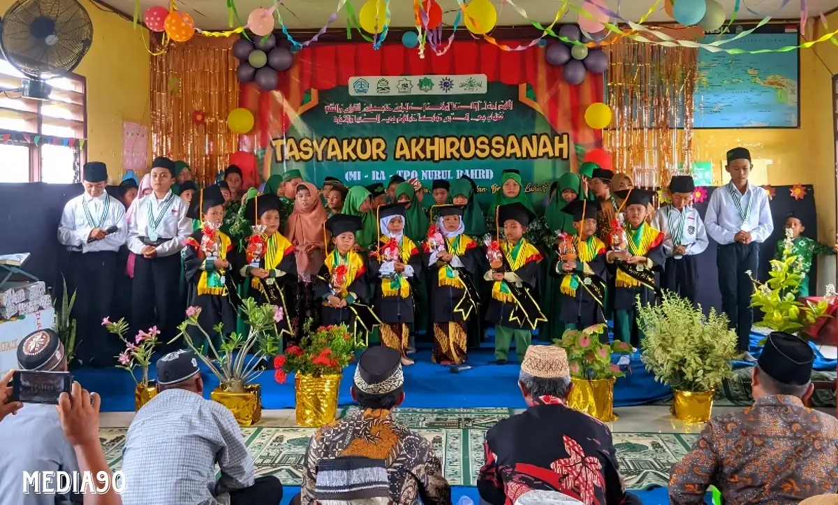 Haru dan Meriah, YPI Nurul Bahri Bumi Dipasena Agung Tulang Bawang Lepas Santri Lulusan 2023-2024