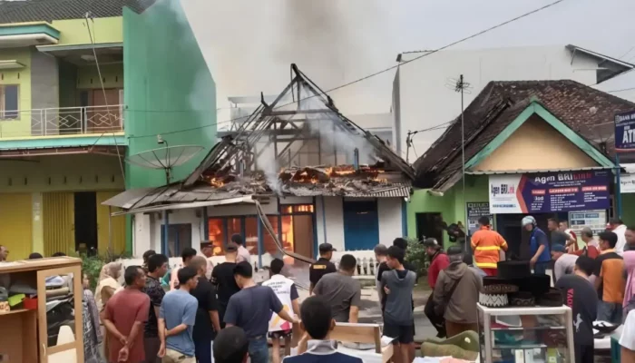Rumah di Gedongtataan Terbakar Akibat Diduga Konsleting Listrik