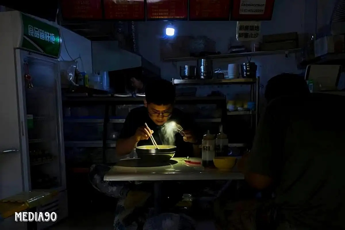 Ketergantungan Terhadap Listrik Sebabkan Aktivitas Ekonomi Terhambat saat Pemadaman