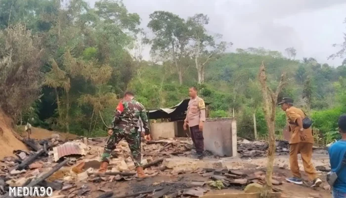 Korsleting Listrik Hancurkan Rumah dan Isinya di Ulu Belu Tanggamus: Api Melahap Semua Saat Pemilik Sedang di Kebun