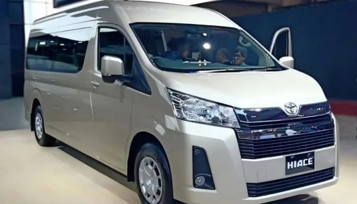 Perbandingan Interior Toyota Hiace Commuter dan Premio: Dua Mobil Travel dengan Kelas Berbeda