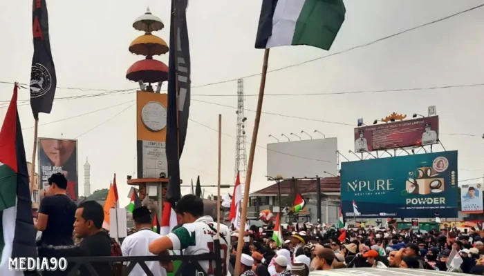 Ribuan Warga Lampung Gelar Aksi Kemanusiaan di Tugu Adipura untuk Palestina