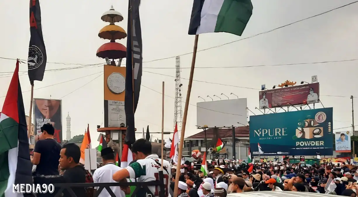 Merdekakan Palestina, Ribuan Warga Lampung Gelar Aksi Kemanusiaan di Tugu Adipura