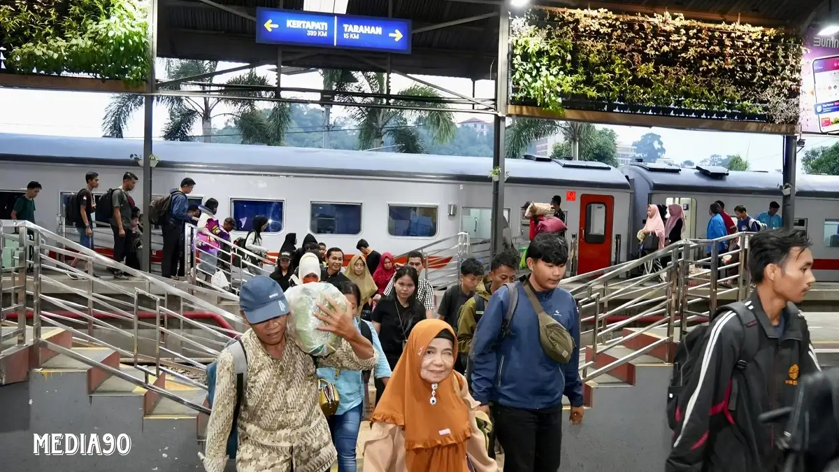 Okupansi Capai 127 Persen, KAI Catat 14 Ribu Orang Naik Kereta Api Saat Libur Iduladha di Lampung