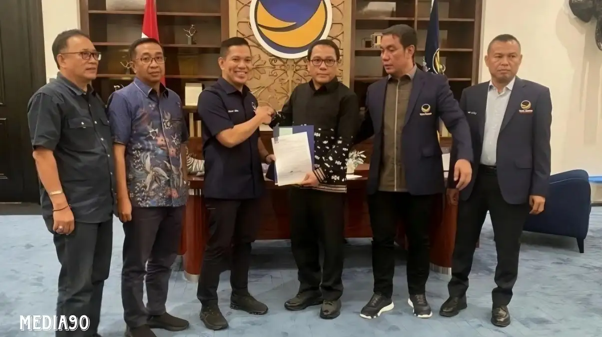 Pilkada Metro 2024, Petahana Wahdi Terima Rekom Partai Nasdem, PDIP dan Demokrat Beri Surat Tugas