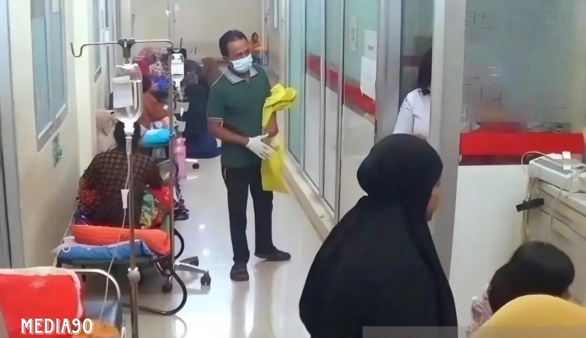Prihatin! Puluhan Pasien RSUD Bob Bazar Kalianda Terpaksa Dirawat di Lorong