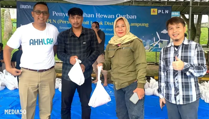PLN Lampung Bagikan 790 Paket Daging Kurban untuk Rayakan Iduladha 2024
