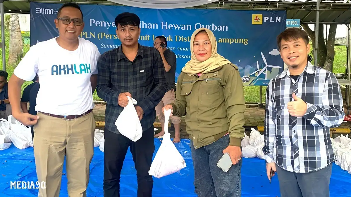 Rayakan Iduladha 2024, PLN Bagikan 790 Paket Daging Kurban ke Masyarakat di Lampung