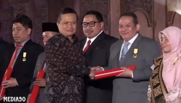 Rektor Universitas Malahayati Menerima Penghargaan Dharma Karya Kencana dari BKKBN RI