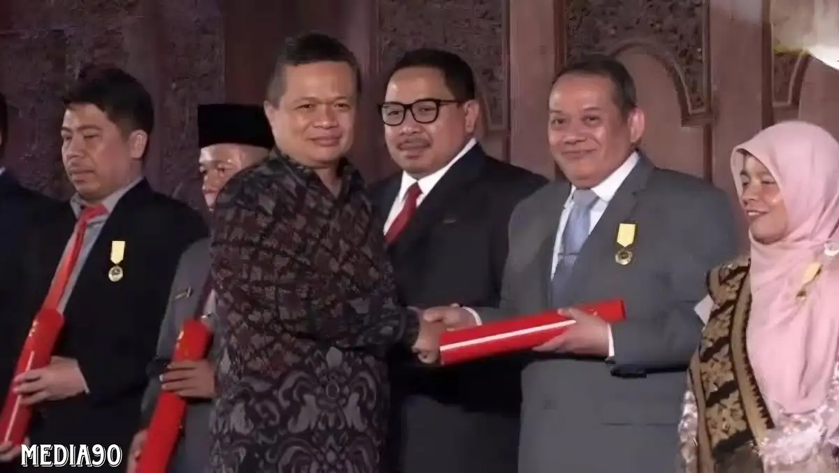 Rektor Universitas Malahayati Terima Penghargaan Dharma Karya Kencana dari BKKBN RI