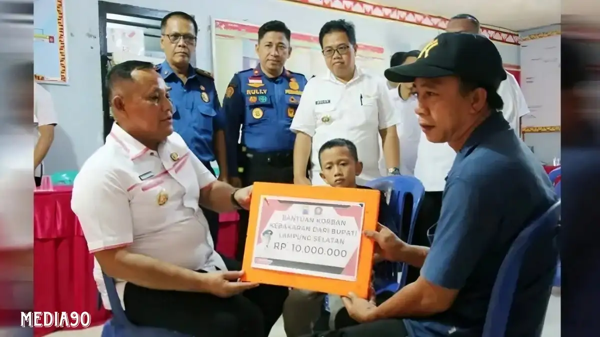 Rumah Warga Kalianda Ludes Terbakar, Bupati Lampung Selatan Beri Bantuan Uang Hingga Janjikan Bedah Rumah