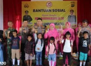 Sambut HUT Bhayangkara ke-78, Polres Lampung Selatan Berikan Alat Sekolah kepada Pelajar Ketapang