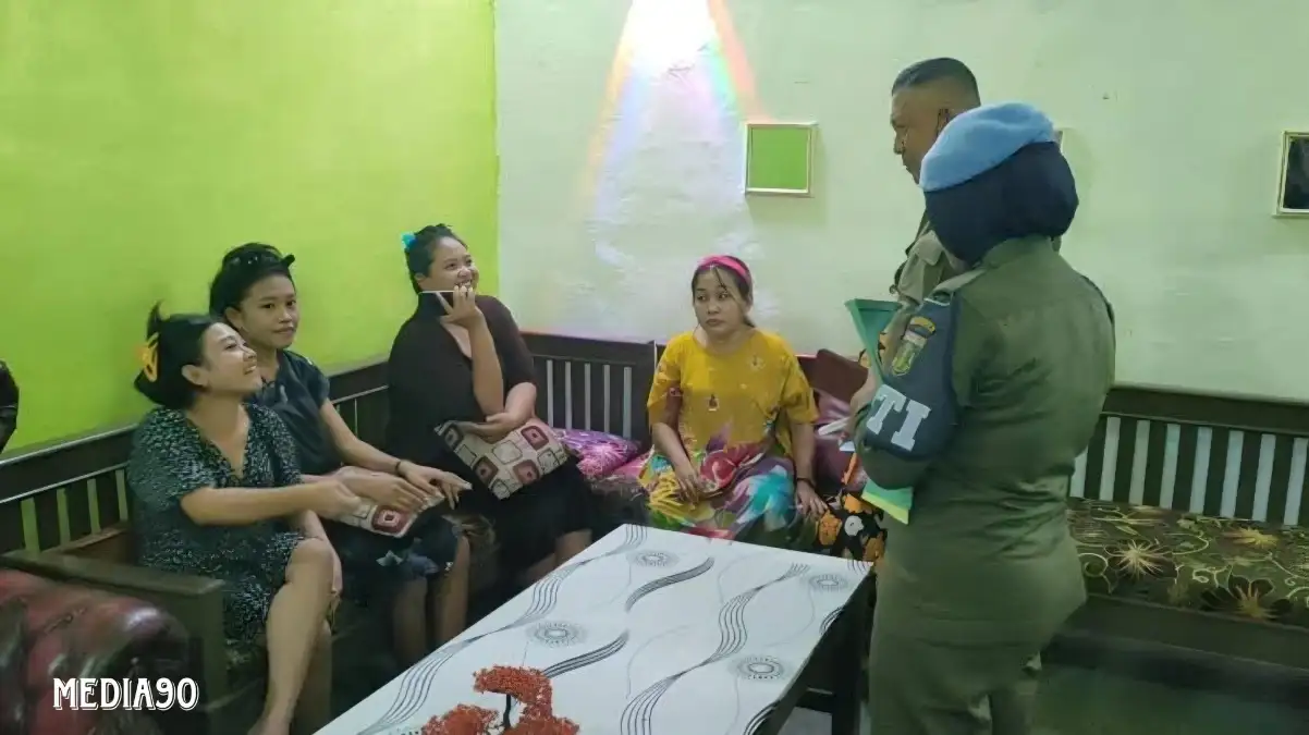 Satpol PP Lamteng Tutup Lima Tempat Karaoke dan Amankan Pemandu Lagu
