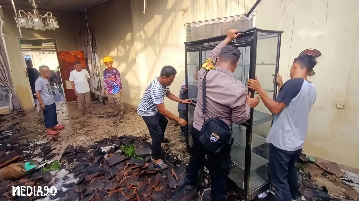 Satu Rumah di Sukadana Lampung Timur Ludes Terbakar, Satu Korban Luka Bakar Serius, Kerugian Rp100 Juta
