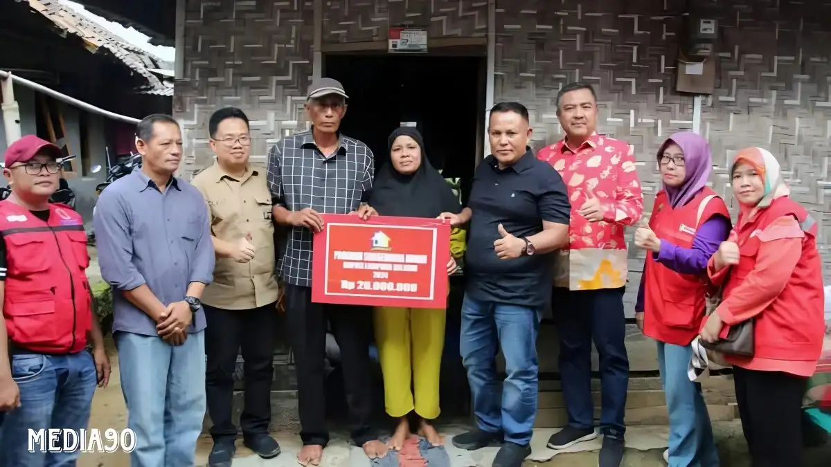 Sehari, Bupati Lampung Selatan Bedah Tujuh Rumah Warga Tak Layak Huni di Kalianda