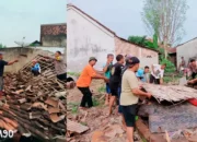 Kejadian Mencekam: Rumah Tua Pekerja Serabutan di Sidoharjo Pringsewu Runtuh di Tengah Malam, Tak Ada Barang yang Selamat