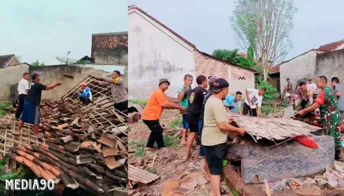 Kejadian Mencekam: Rumah Tua Pekerja Serabutan di Sidoharjo Pringsewu Runtuh di Tengah Malam, Tak Ada Barang yang Selamat