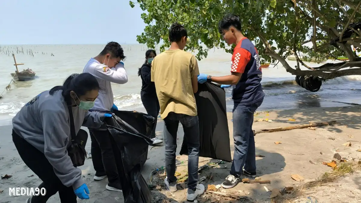 Aksi Sosial, AHM dan TDM Lampung Ajak Komunitas Bersihkan Pantai Agro Kalianda Lampung Selatan