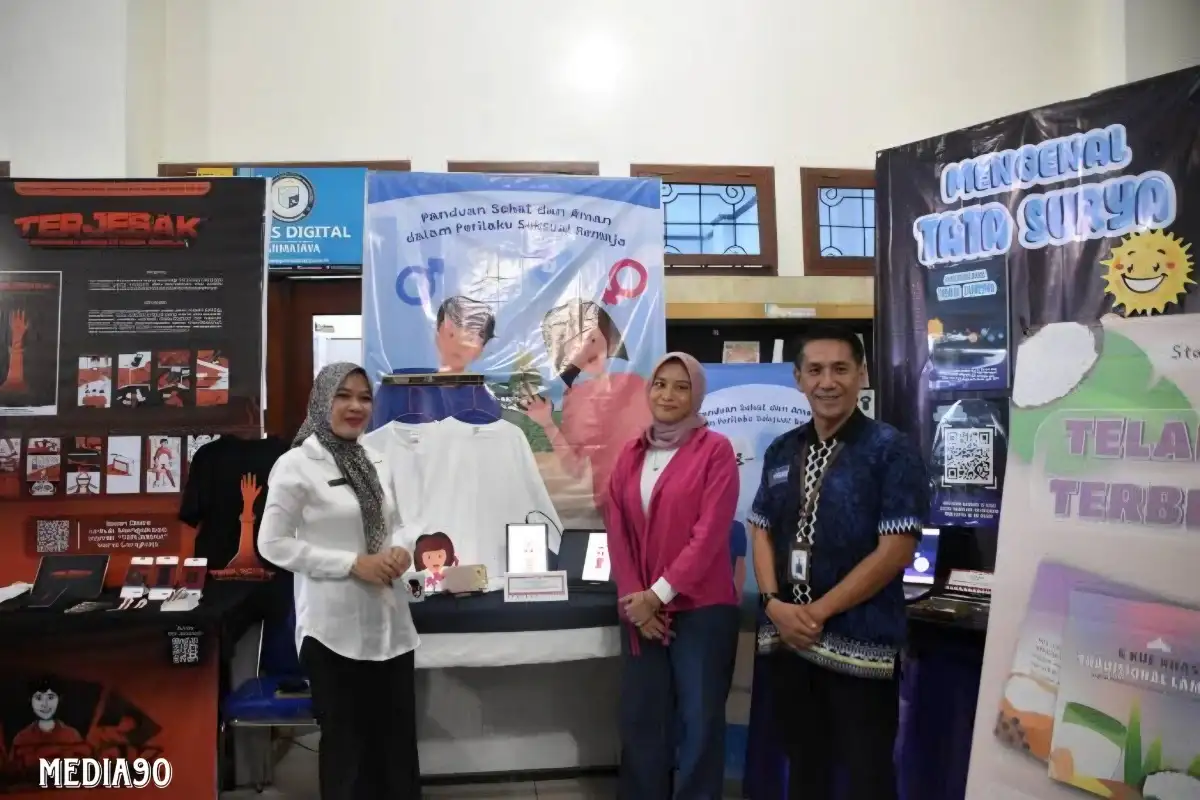 Gelar Pameran “Ragom Karya”, Puluhan Mahasiswa DKV Darmajaya Tampilkan Karyanya
