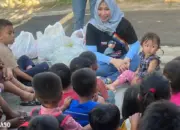 Hari Anak Nasional, Tim Pemenangan Cagub Lampung Rahmat Mirzani Djauzal Distribusikan Susu dan Biskuit kepada Anak-anak di Bandar Lampung