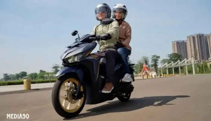 Enam Tips Aman Berboncengan di Jalan: Hindari Bonceng Duduk Samping!