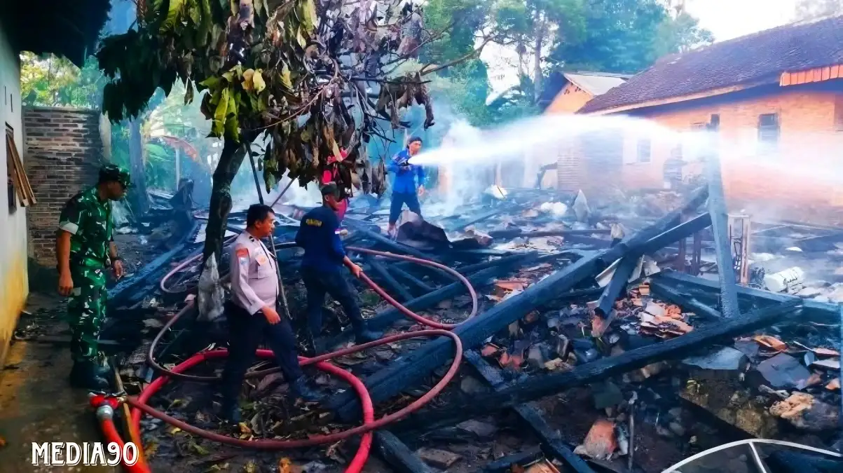 Korsleting Listrik, Rumah dan Isinya Ludes Terbakar di Pulau Panggung Tanggamus, Kerugian Rp120 Juta