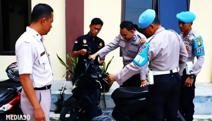 Operasi Patuh Krakatau: Polres Pringsewu Cek Data dan Kendaraan Anggota Bersama Kendaraan Warga