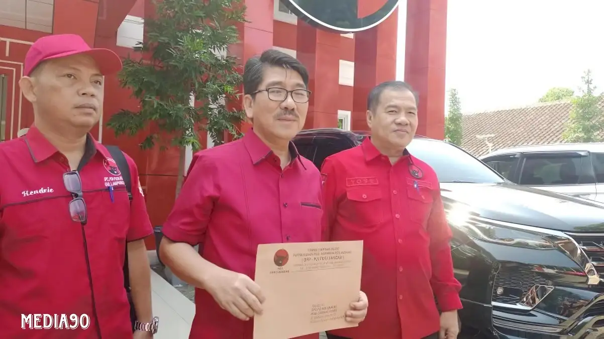 PDIP Beri Surat Tugas ke Hamartoni Ahadis Jadi Calon Bupati Lampung Utara di Pilkada 2024