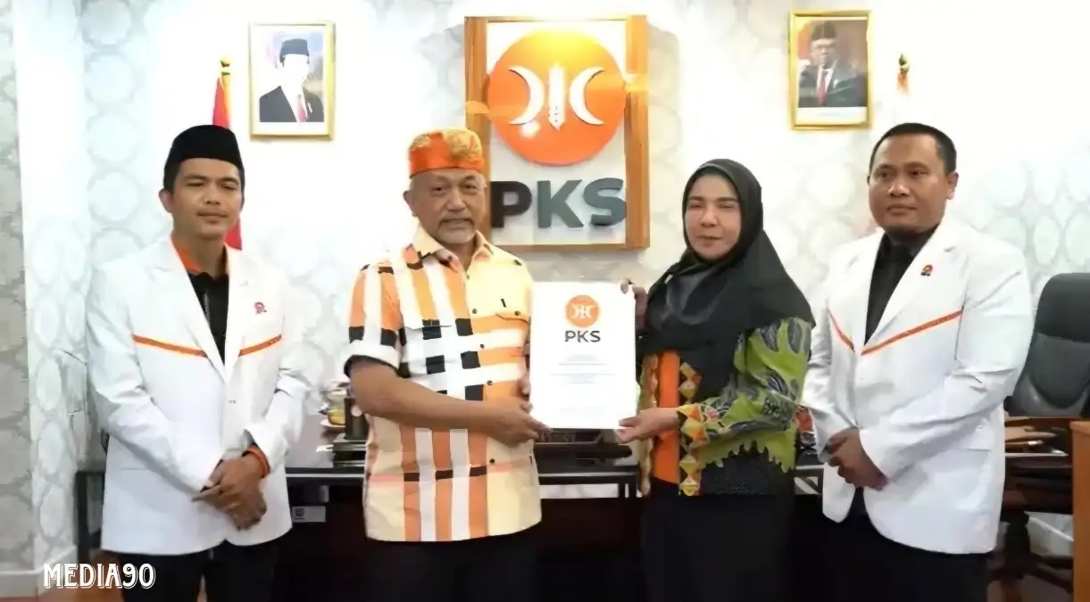 PKS Beri Surat Keputusan Dukungan ke Eva Dwiana dan Deddy Amarullah Maju Lagi di Pilkada Bandar Lampung 2024