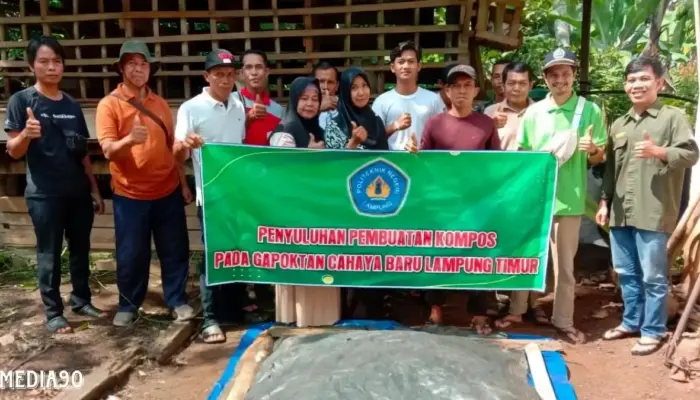 Polinela Gelar Penyuluhan Pembuatan Pupuk Kompos dari Sisa Pengolahan Lada di Marga Tiga