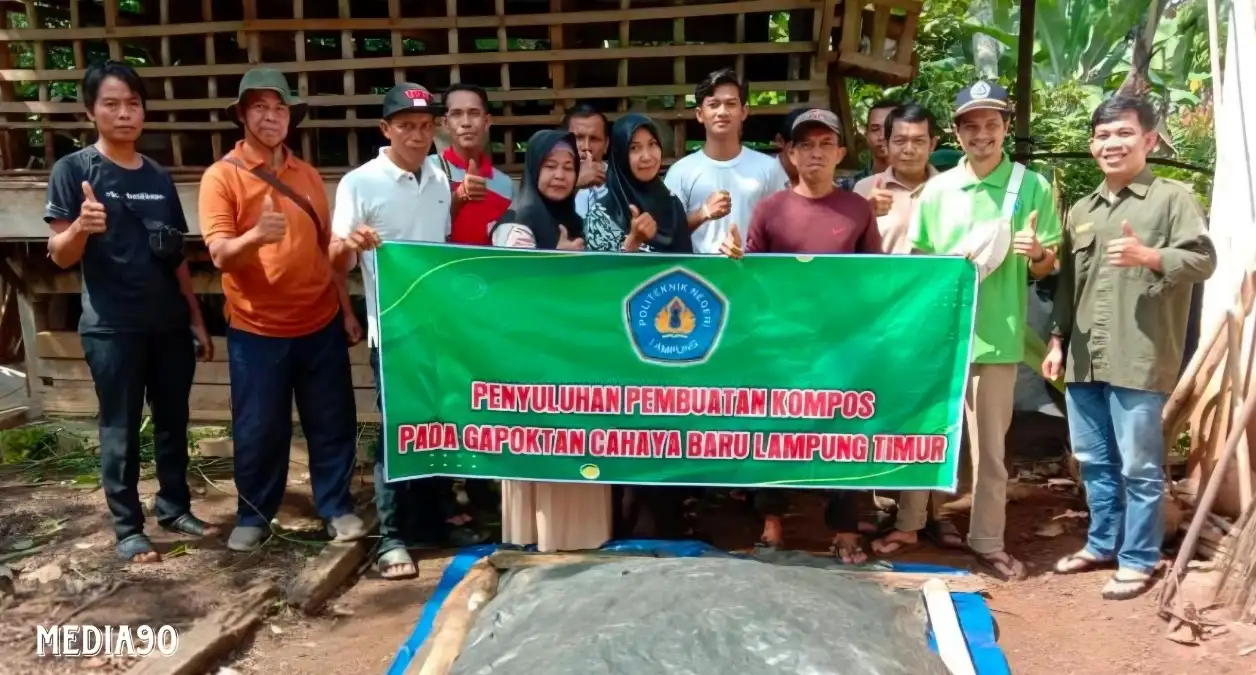 Polinela Beri Penyuluhan Pembuatan Pupuk Kompos Sisa Pengolahan Lada di Marga Tiga