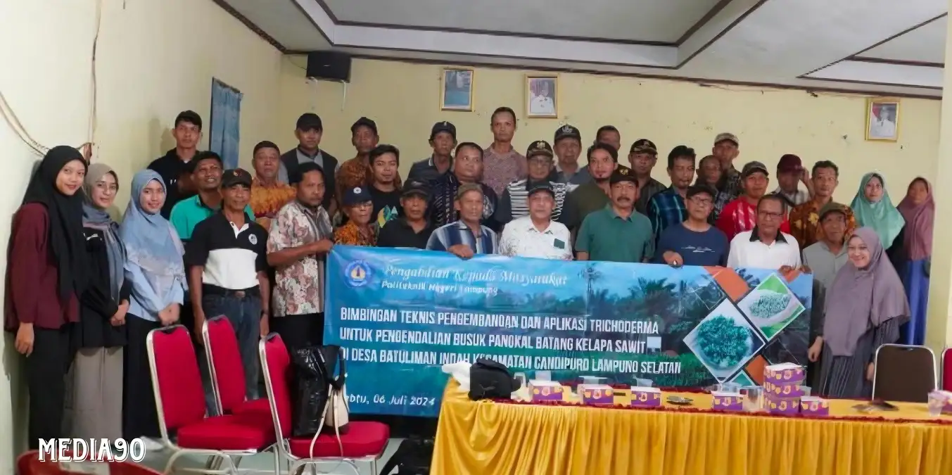 Polinela Berikan Bimbingan Teknis Aplikasi Trichoderma pada Petani Kelapa Sawit di Candipuro