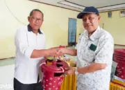 Dampingi Petani Sawit di Lampung Selatan, Polinela Berantas Hama Kumbang Tanduk
